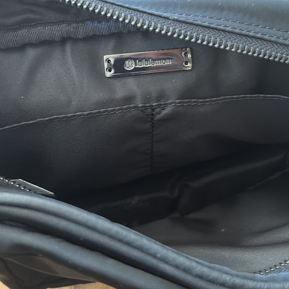 Lululemon Belt Bag "sold" - Picture 9 of 9